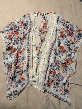 Maurices White Floral Lace-Trim Kimono with Coral and Blue Blooms